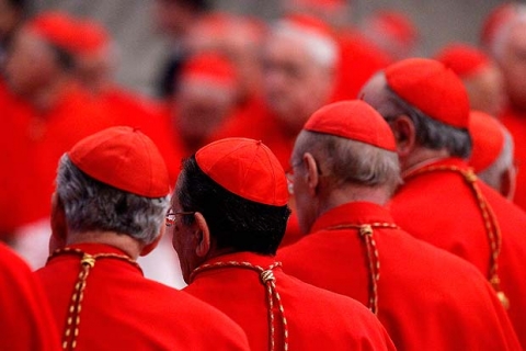 Per l'introduzione di cardinali laici