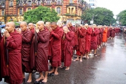 Se Buddha scende in piazza. Buddhismo e impegno sociale, oltre gli stereotipi (Davide Magni)