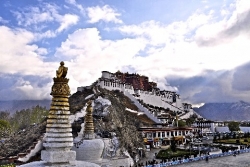 Il buddismo tibetano. Società tradizionale e feudalismo (Laurent Deshayes)